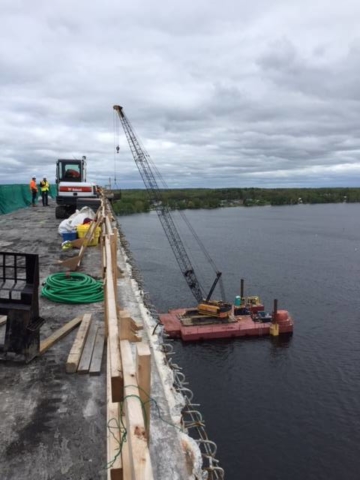 200 ton crane on barge