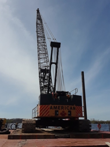 Crane installed on barge