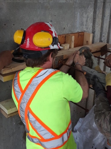 Locking the pump hose to the injection port for concrete placement