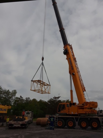 Unloading the new 200 ton crane