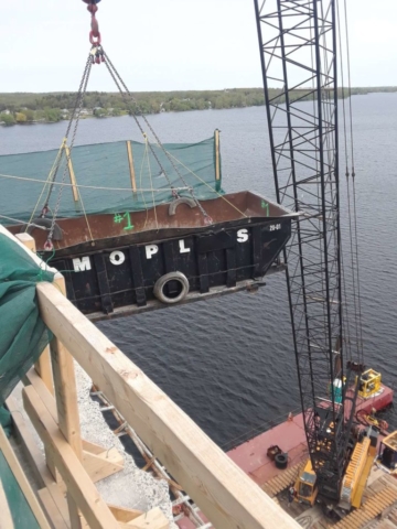 Containment system using the barge and crane