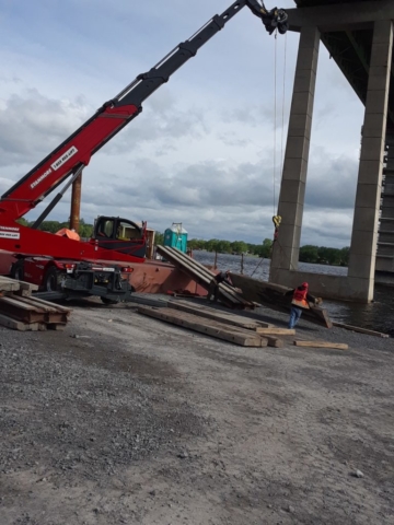 Preparing ramps on to the barge for crane