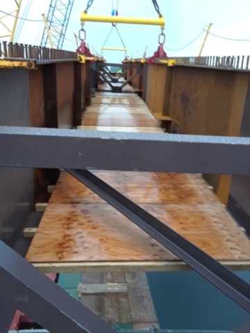 Attached girders with false decking for placement