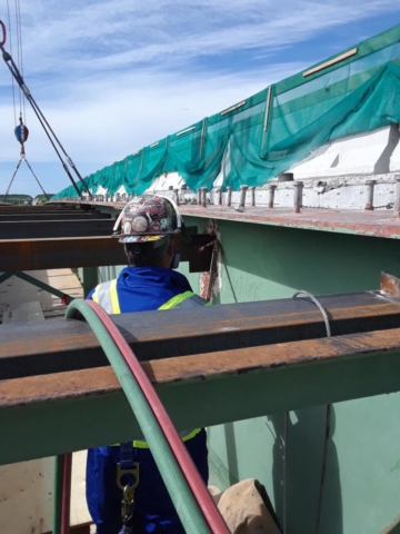 Cutting girder for removal