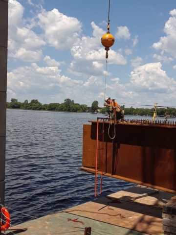 Attaching ladder to girders