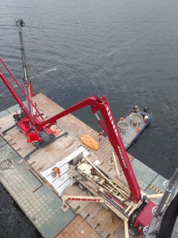 Barges set for concrete placement / arrival of concrete