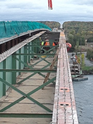 Removal of false decking prior to girder removal