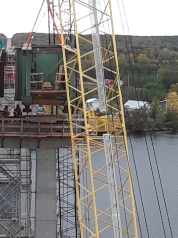 Hammer head Girder being lifted from the pier cap