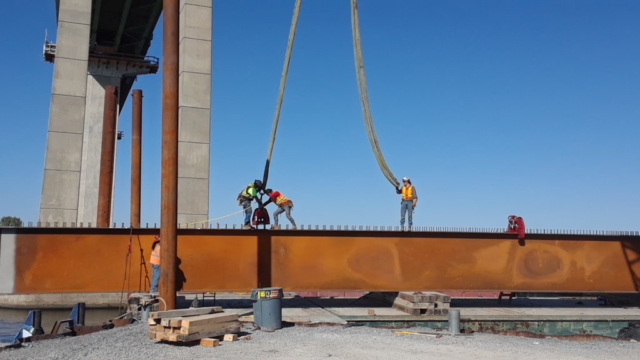 Crane being detached from the girder after placement on the barge