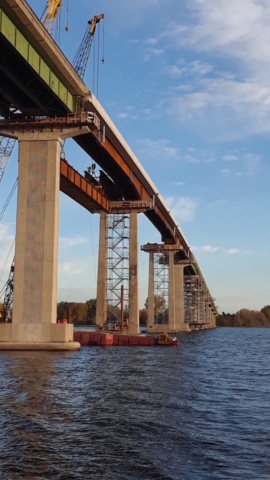 Approach girder being lifted into place / view from the east side of the bridge