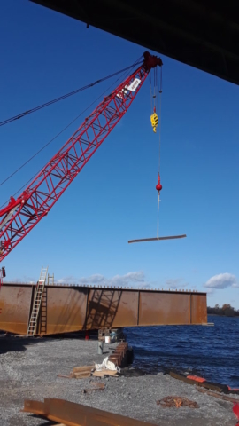 Assembling the second Hammer Head girder