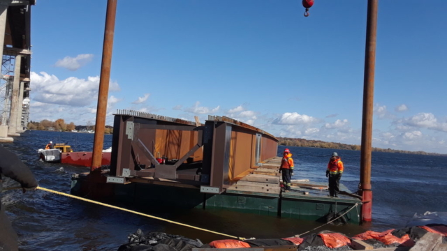 Moving the barge and the Approach girder into shore