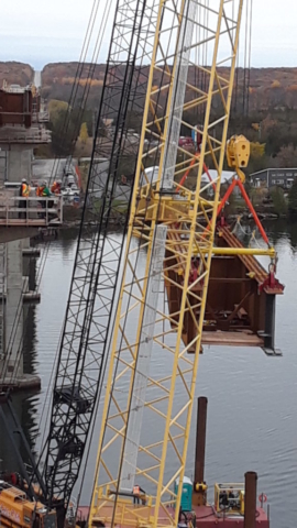 Second Hammer Head girder being lifted into place