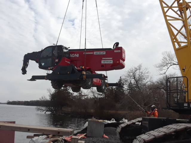 Placing the Magni lift on to the barge with the crane