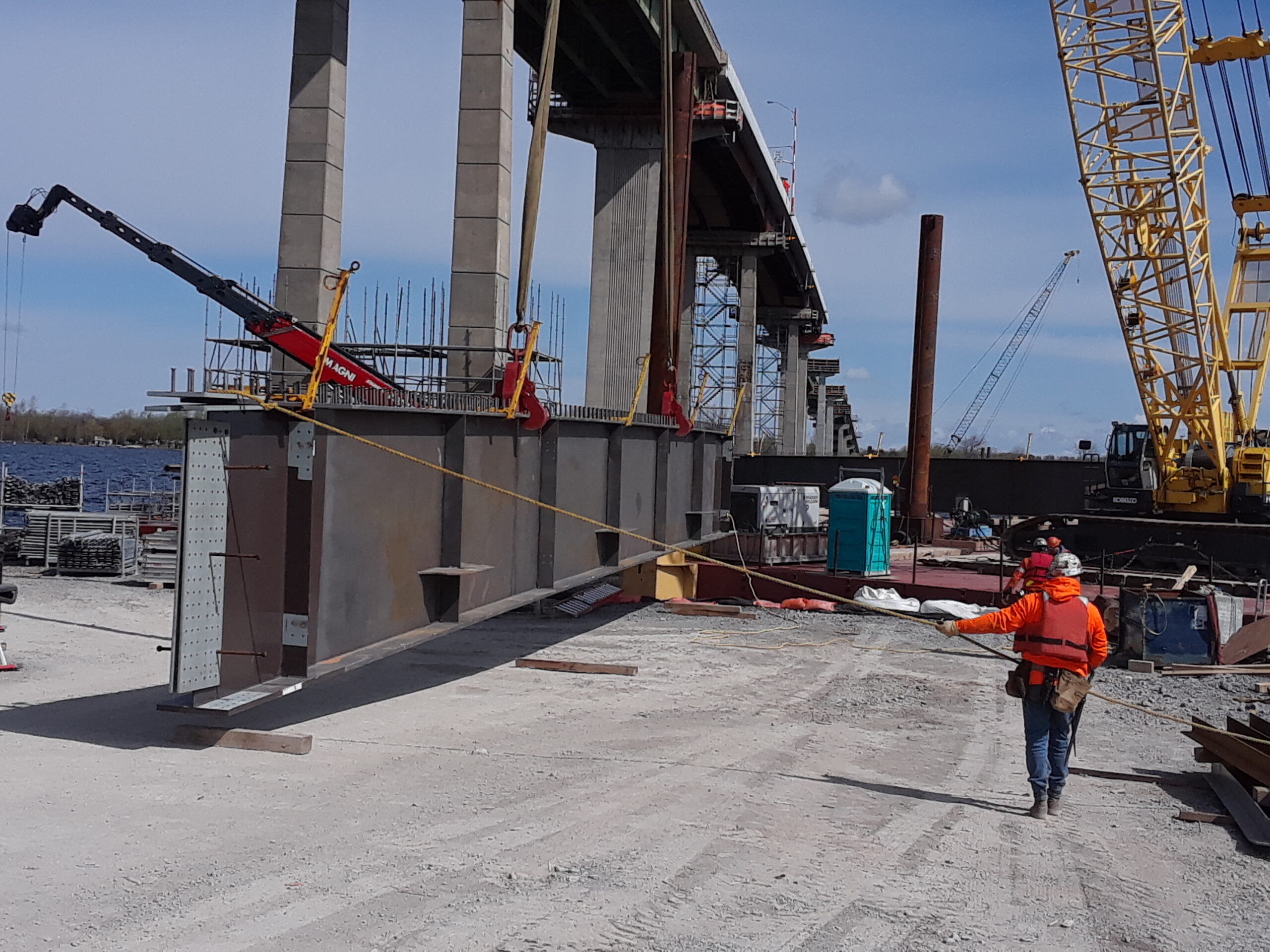 Lifting the second piece of the approach girder for assembly on the barge