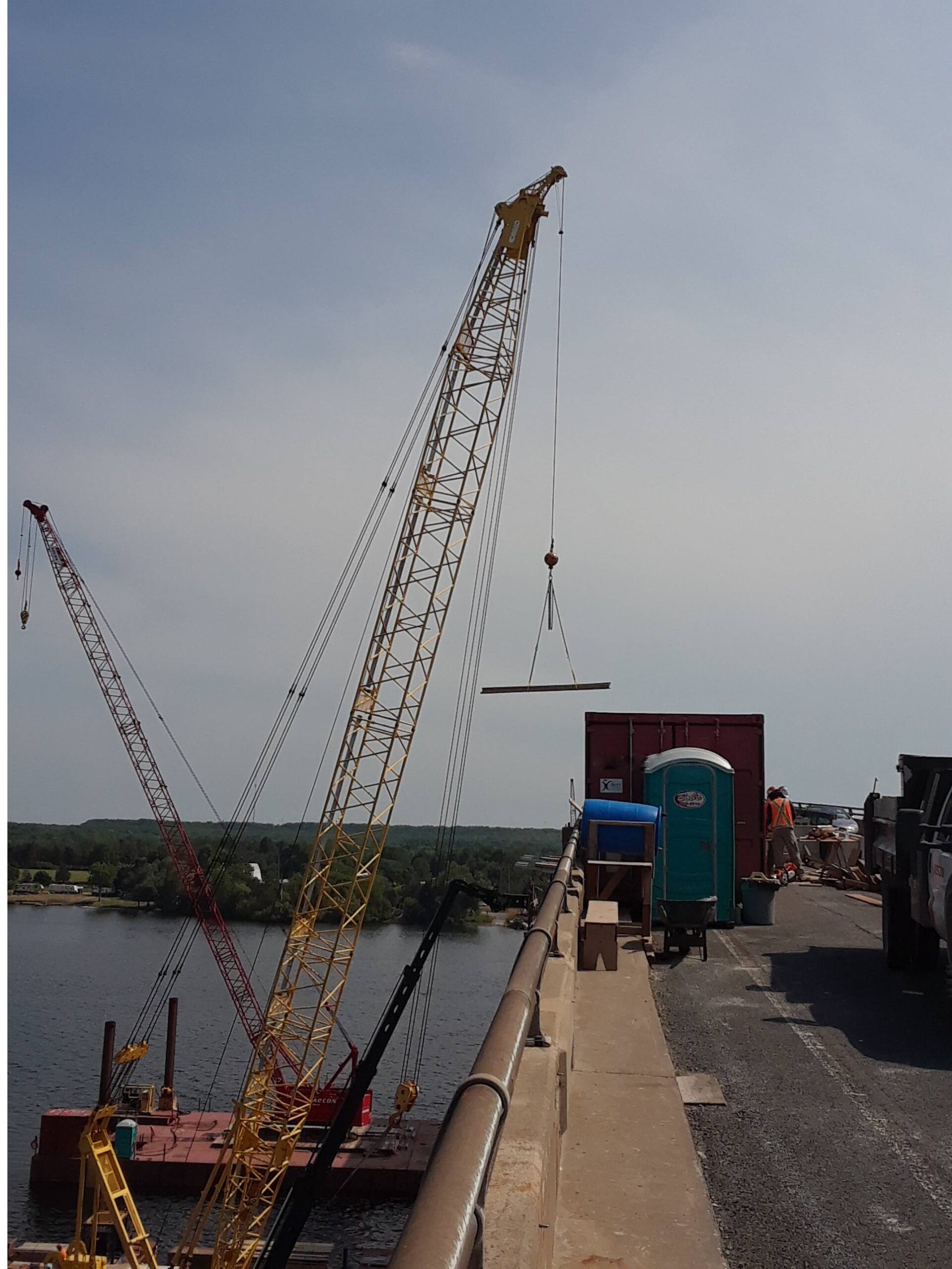 Lifting materials from the barge to the deck