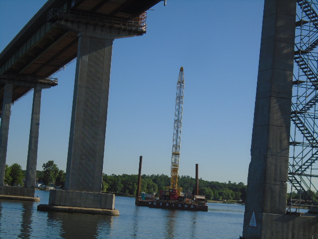 200 ton crane, barge and Magni lift