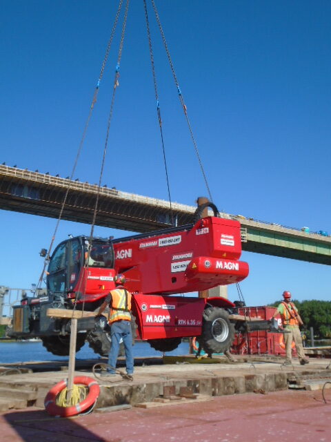 Lowering the Magni lift onto the barge