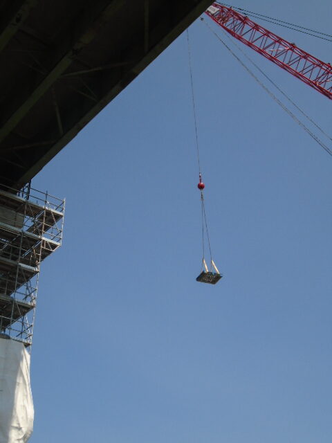 110 ton crane lifting equipment to pier 12
