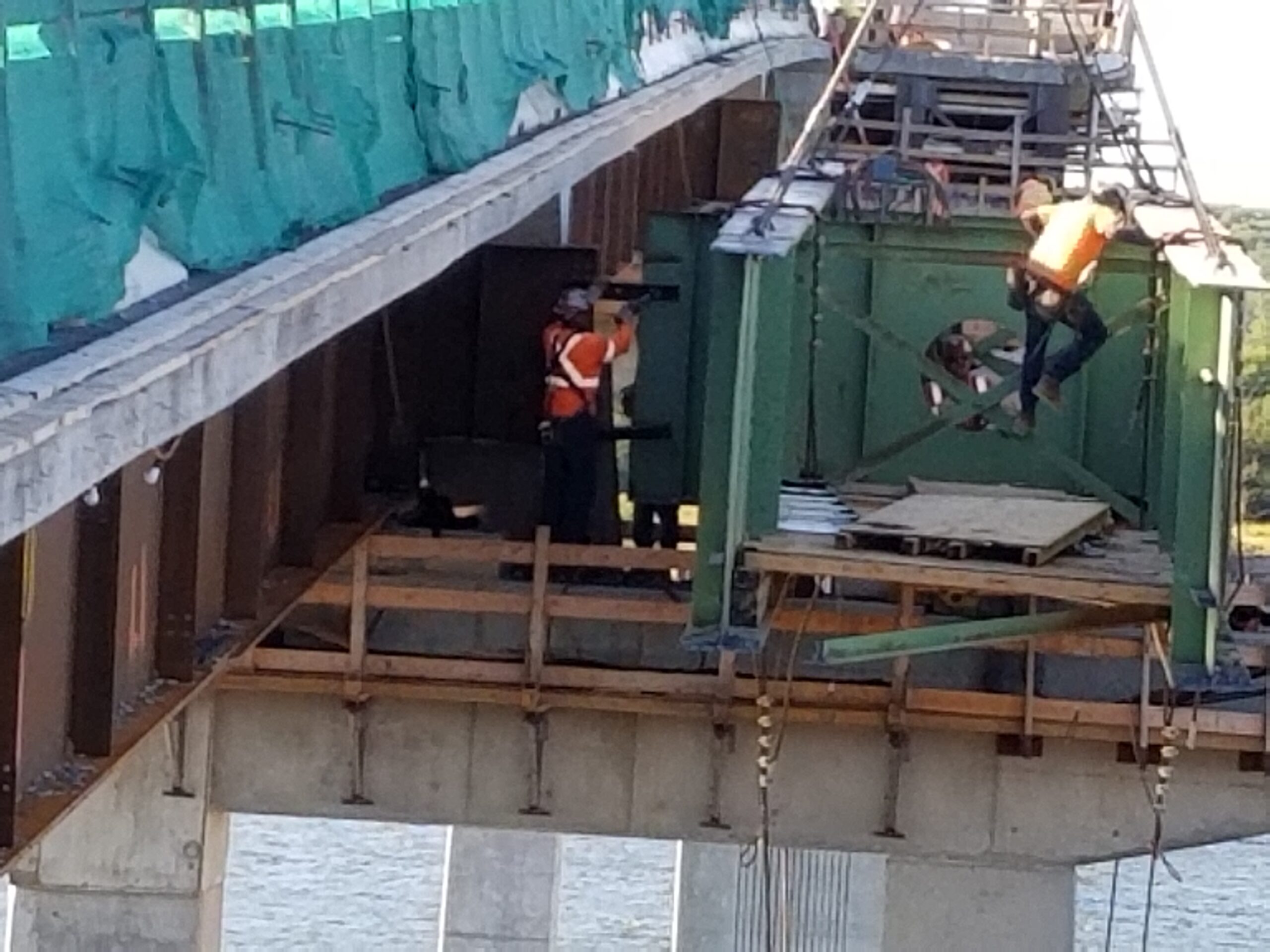 Removing the temporary transverse bracing from the haunch girder