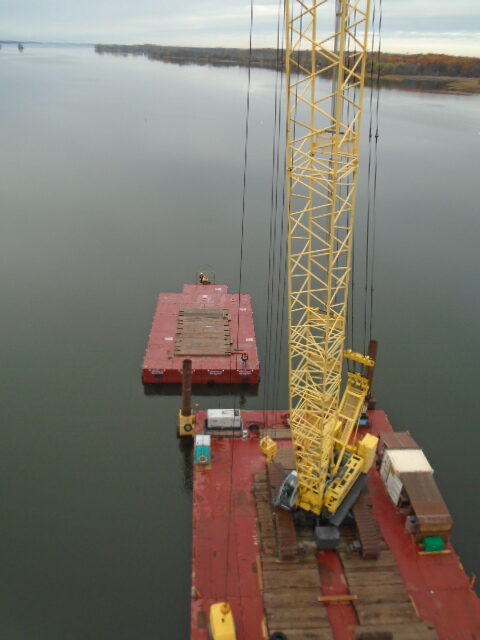 Bringing the service barge out to the crane barge