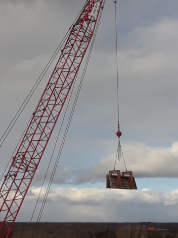 Removing formwork with the crane to the barge