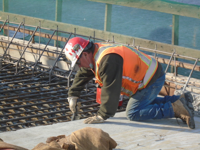 Preparing the deck edge for concrete placement
