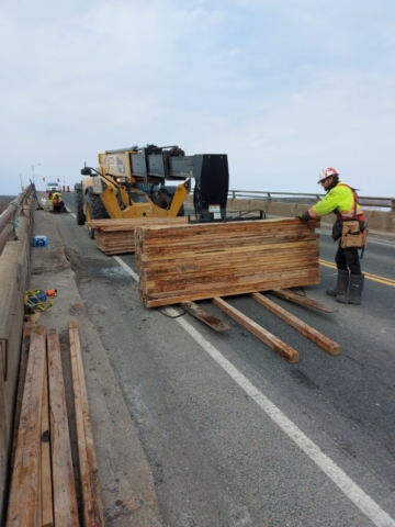 Telehandler delivering wood to the bridge deck