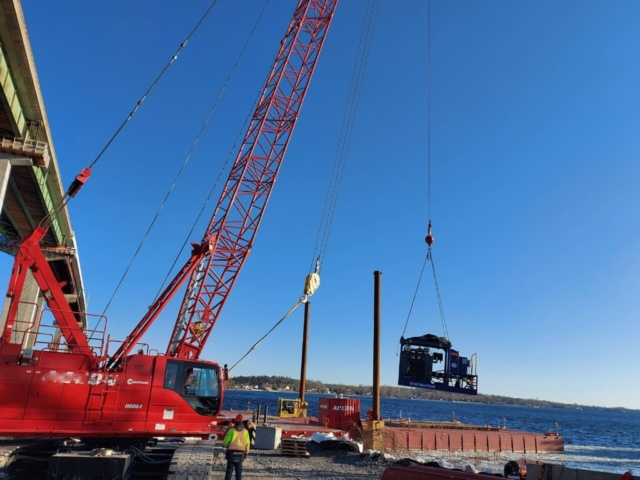 110 ton crane lifting the power pack to the barge