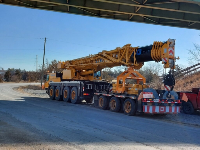 Crane used to assemble the 200 ton crane