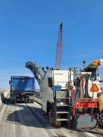 Grinding removal of the asphalt deck