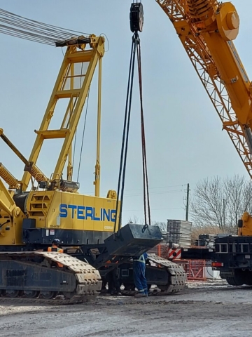 Assembling the 200 ton crane