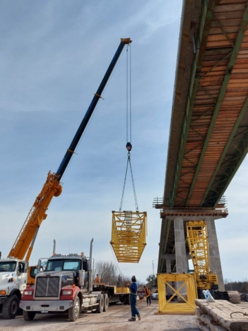 Offloading the crane sections