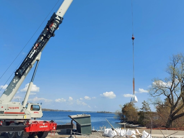 160 ton crane removing debris bags from the barge