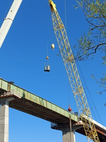 Lowering the torches and tanks to the false deck for girder removal