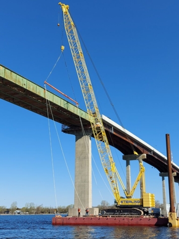 200 ton crane lifting the spreader bar to the girders