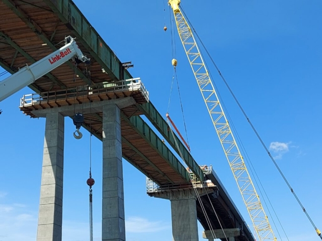 Expanded view of the girders with removed false decking, ready for removal