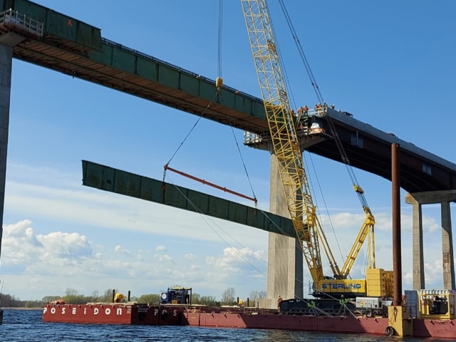 200 ton crane mid girder lift