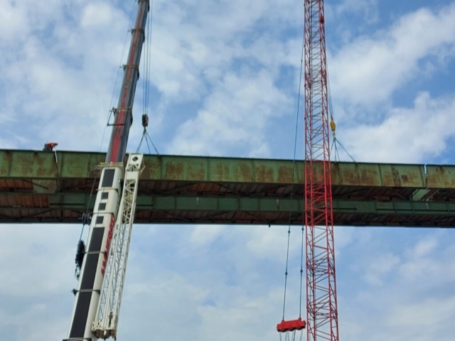 Both ends of the girder cut and ready to be lowered