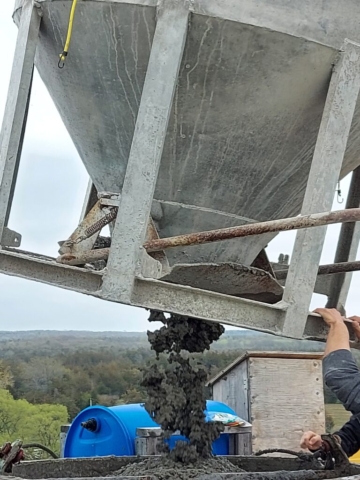 Emptying one concrete hopper into another