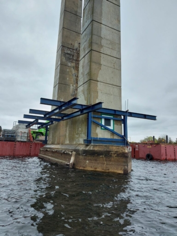 Starting the scaffolding base on pier 10