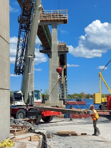 160 ton hydraulic crane removing matting from the barge in preparation for girder arrivals