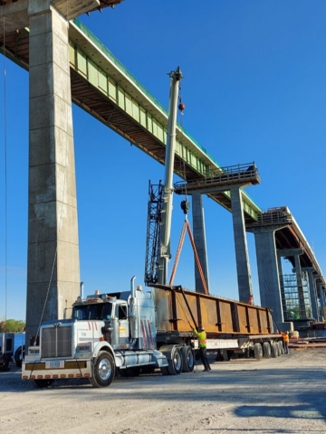 Preparing to offload the first girder piece (haunch)