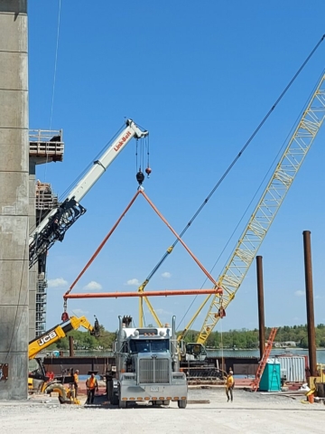 Lowering the spreader bar to the girder for removal from the truck