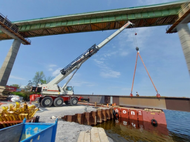 Connecting the two pieces of the approach girder