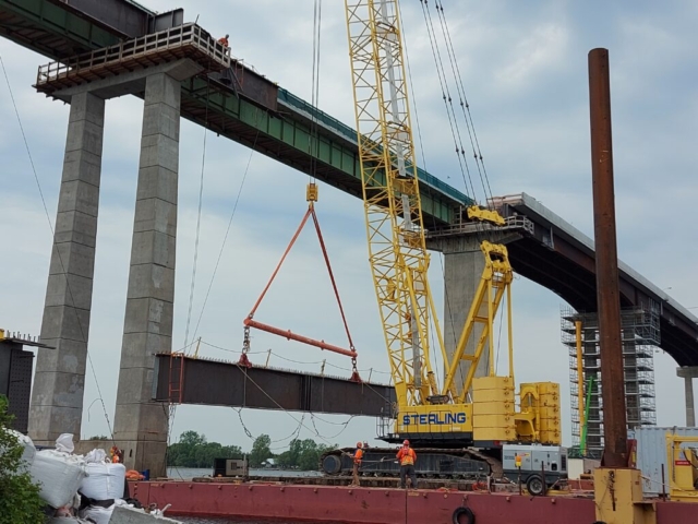 Starting to lift the second haunch girder piece for installation