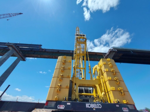 200 ton crane, pier 12 haunch girder, first piece of the approach girder