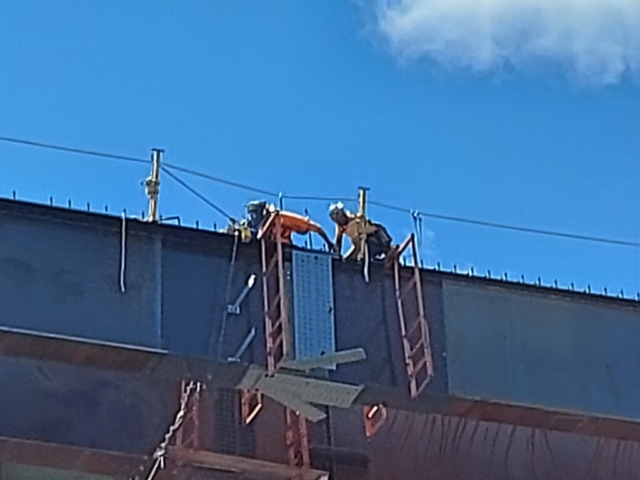 Connecting the approach girder to the haunch girder