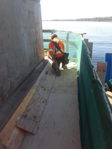 Building the work platform on the base of pier 5