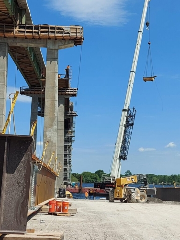 Site overview, girders, telehandler, 160 ton crane